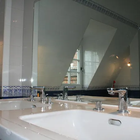Chateau De Luzigneul Bed & Breakfast *